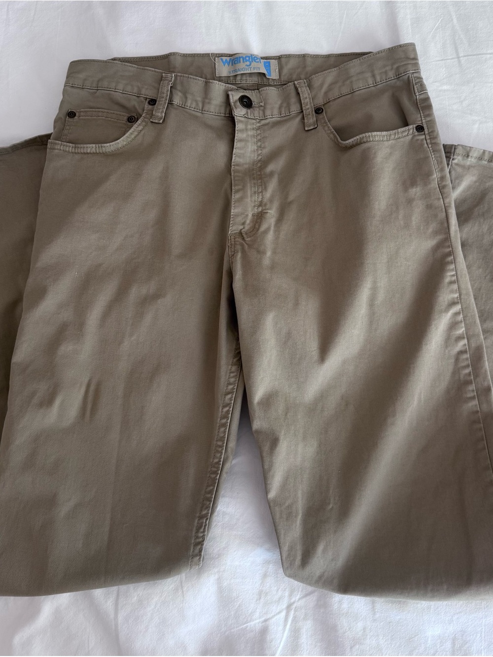 Wrangler Men's Slim Straight Jeans in Khaki